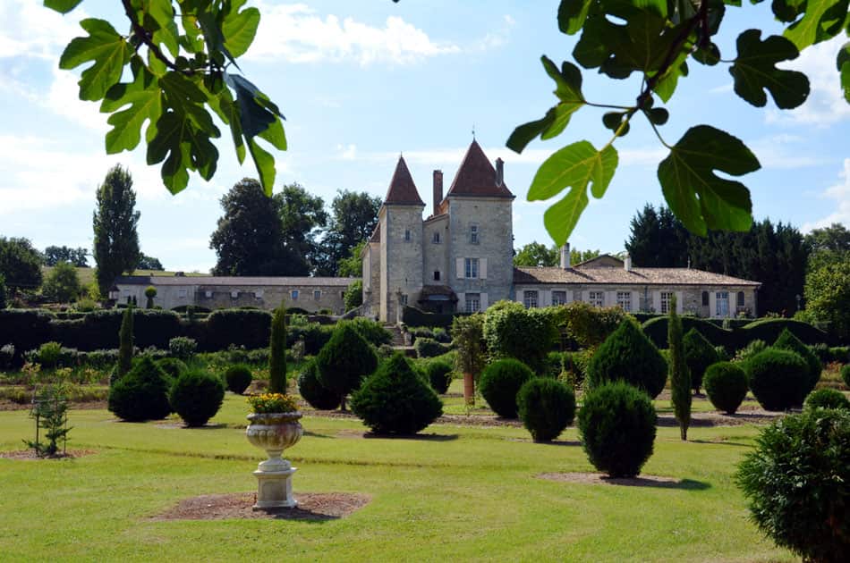Vue du Château de Malvirade depuis les jardins