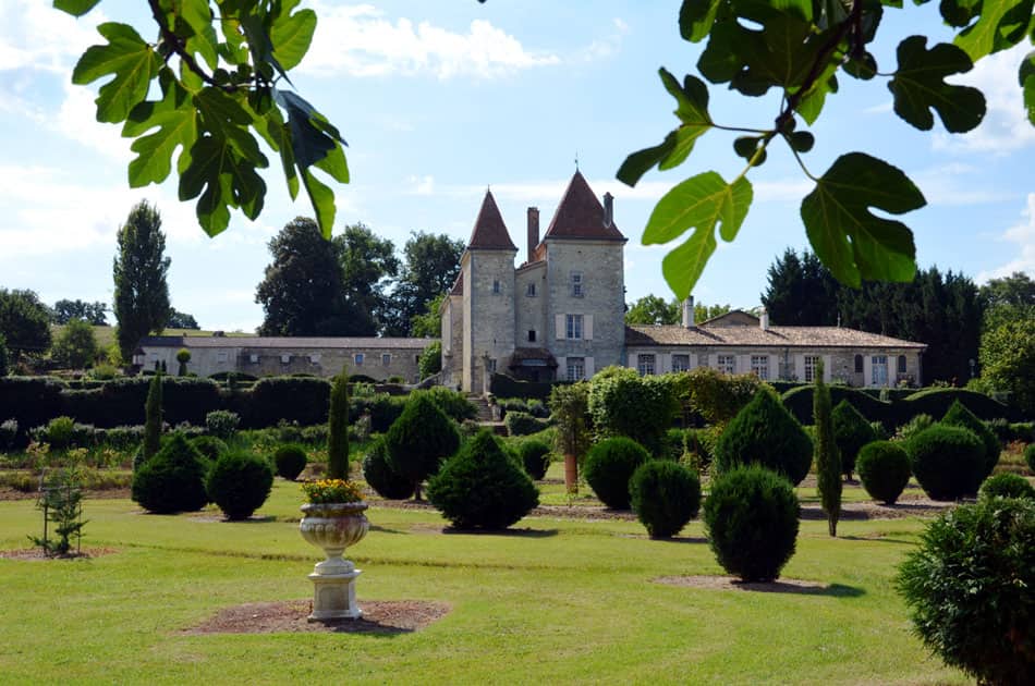 Vue du Château de Malvirade depuis les jardins
